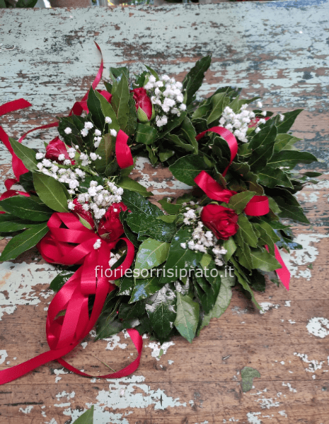 Corona d'alloro con roselline e gypsophila n 25