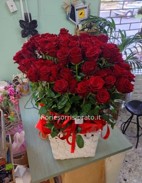 CESTO CON 90 ROSE ROSSE