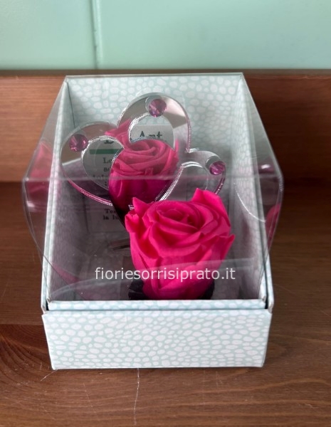 ROSA STABILIZZATA FUCSIA CON CUORICINI